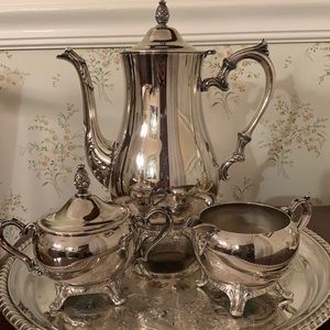 Vintage Wm. Rogers silverplate 4 piece tea/coffee set.